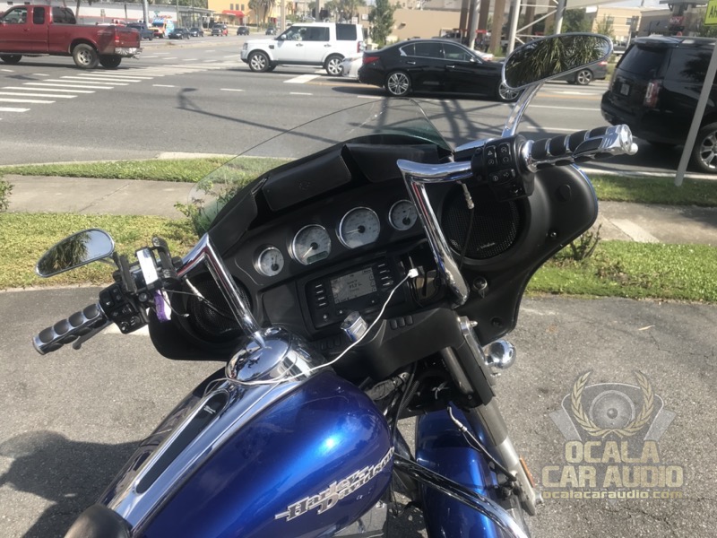 Street glide deals stereo system